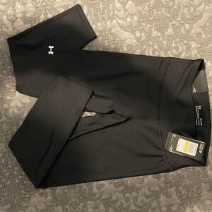 Under Armour black leggings.